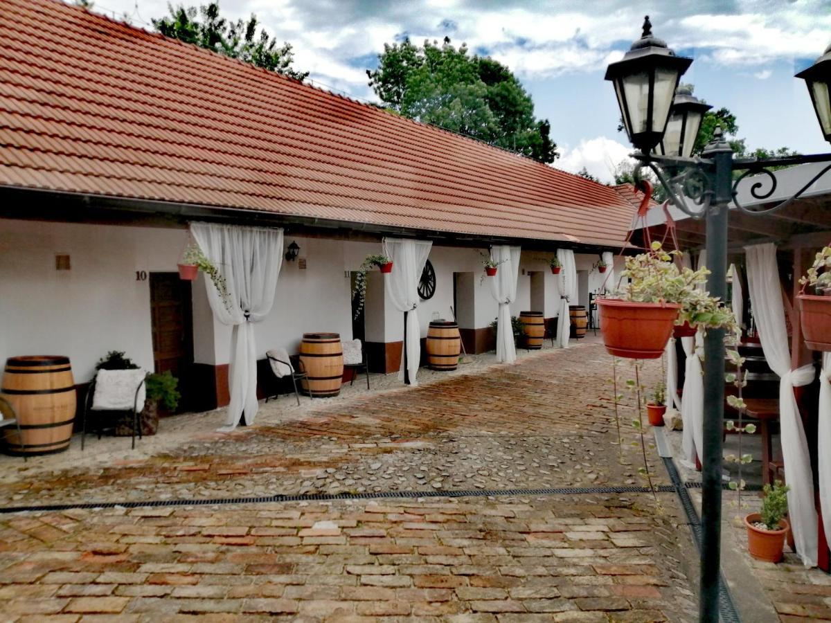 Zamecky Penzion Rotunda Břeclav Eksteriør billede